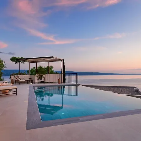 Lägenhet Patria With Infinity Pool Omiš