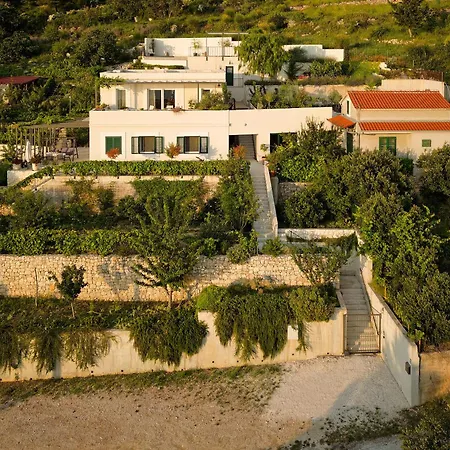Patria With Infinity Pool Apartment Omis