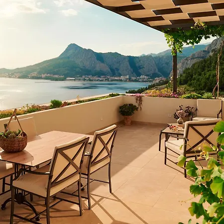 Patria With Infinity Pool Apartment Omis
